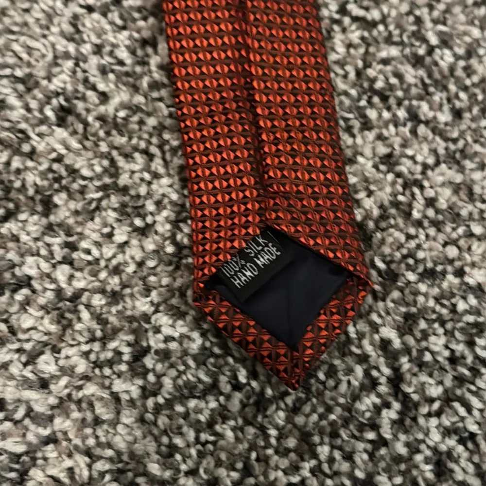 Red/Black Pattern Men’s Neck Tie 100% Silk Accessory